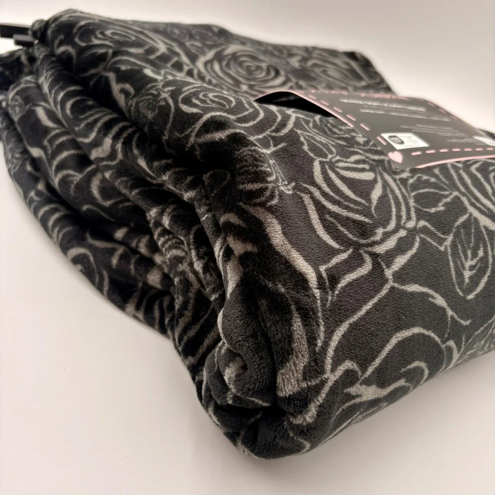 Betsey Johnson Ultra Soft Plush Throw Blanket Black Grey Rose Floral 50x70 NWT